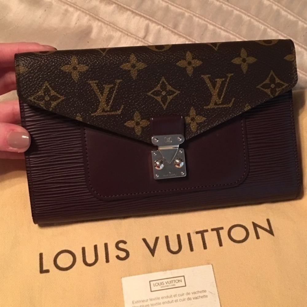 LV EpiMarie Rose Wallet New‎ w Box